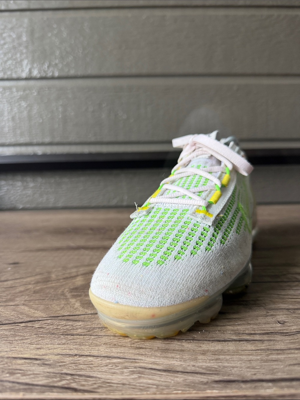 Nike vapor max Women’s Lightweight Knit Sneaker in White and Neon Green size 7